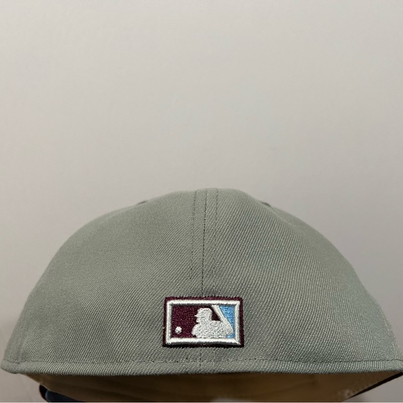 New Era, 59Fifty Fitted Hat, New York Yankees, Grey & Burgundy - Picture 6 of 10